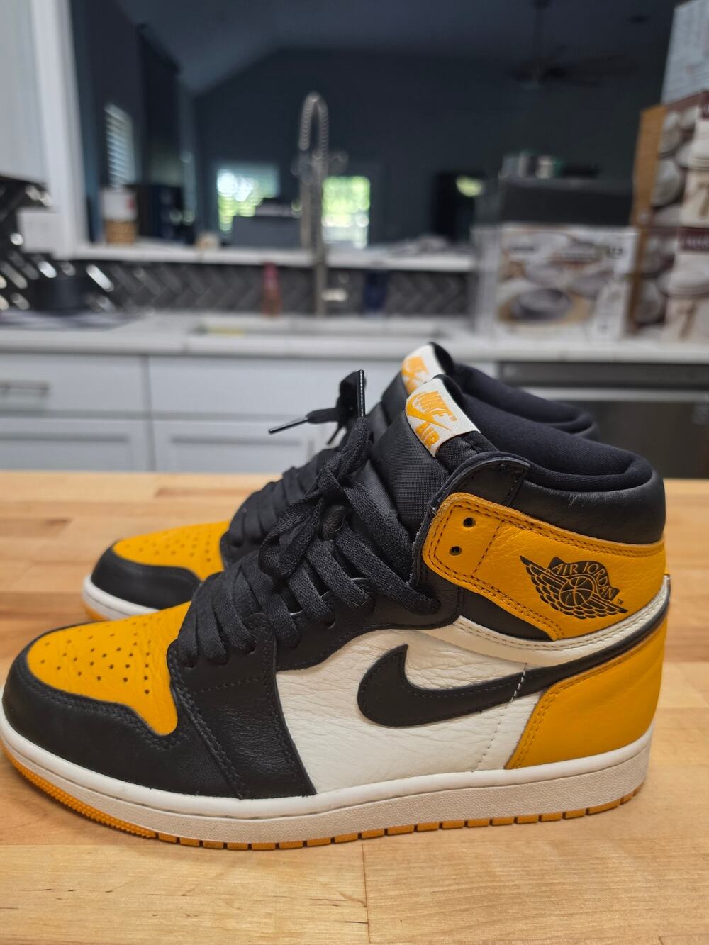 Nike Air Jordan 1 Mid Taxi Yellow Toe Black and  Men Size: 9